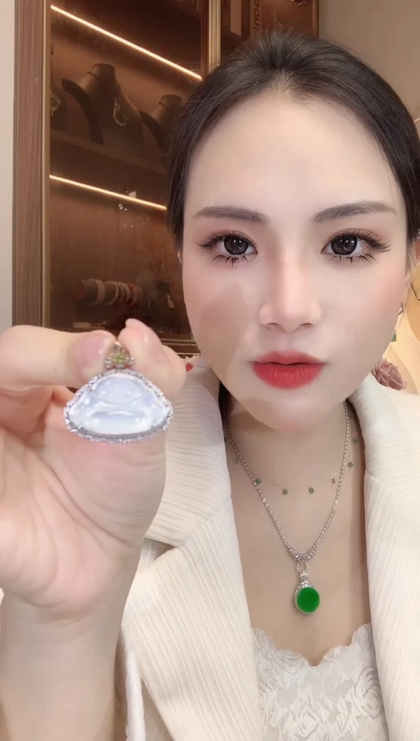 【闪购商品】翡翠吊坠(不含链)18K金镶嵌A31