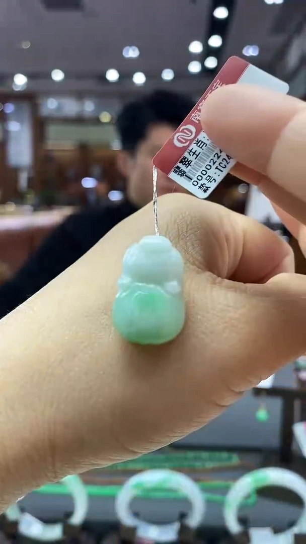 颈饰未镶嵌翡翠猪