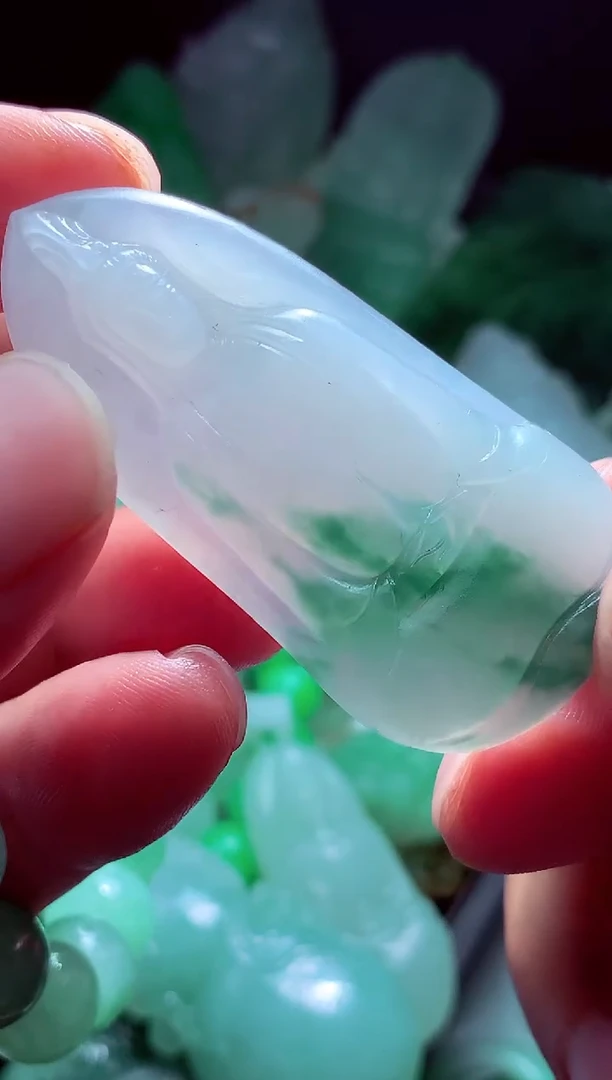 未镶嵌定制翡翠胡**?翡翠毛货定制