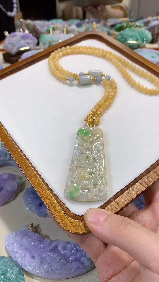 颈饰未镶嵌翡翠吊坠