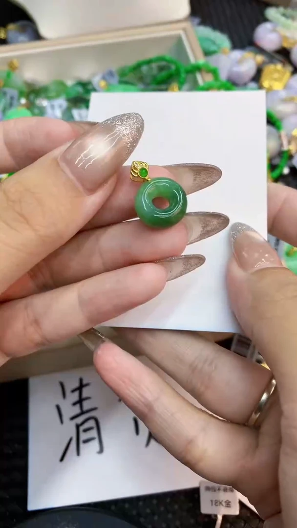 颈饰未镶嵌翡翠1