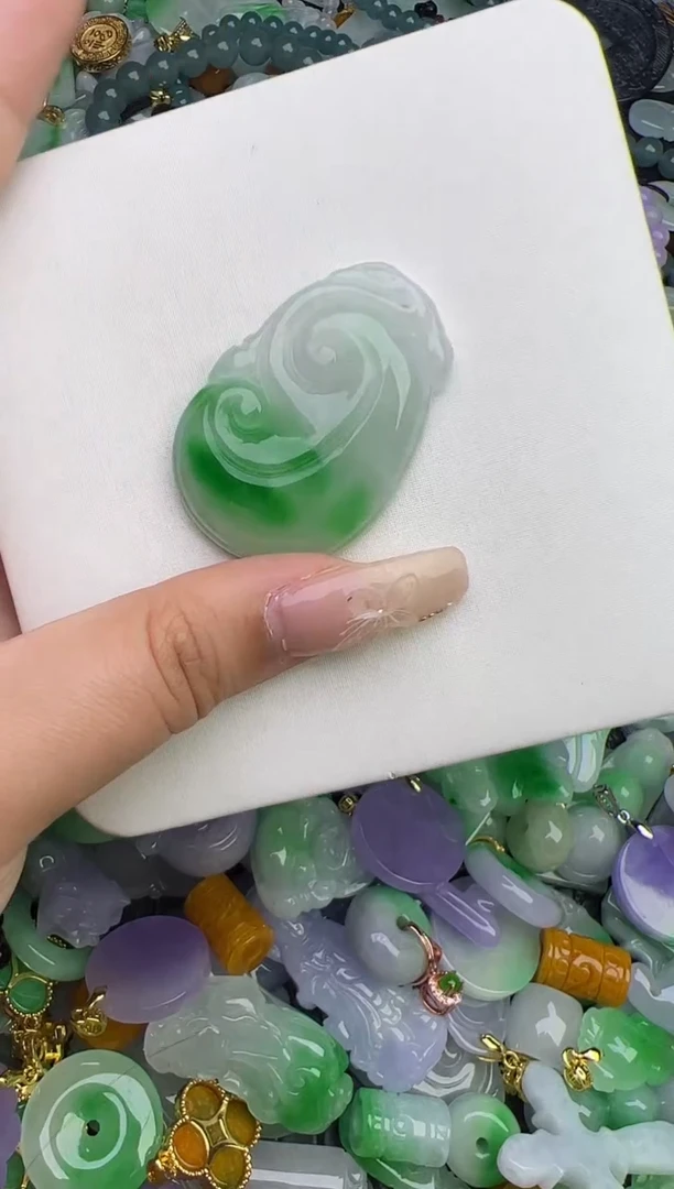 翡翠未镶嵌颈饰天然缅甸翡翠吊坠