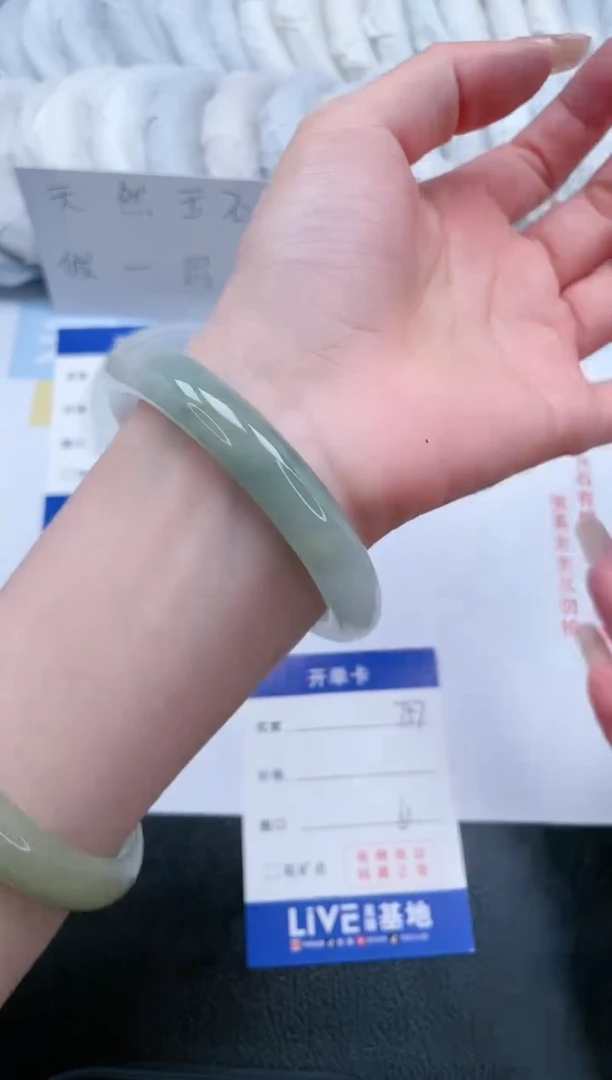 【闪购商品】石英质玉手镯未镶嵌T57-61