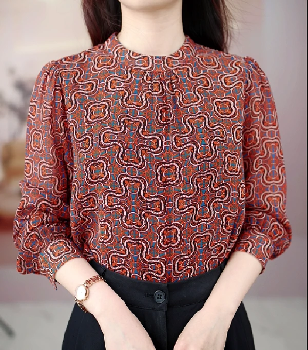 万山红遍2025春季新款圆领设计感减龄复古别致洋气上衣JA33