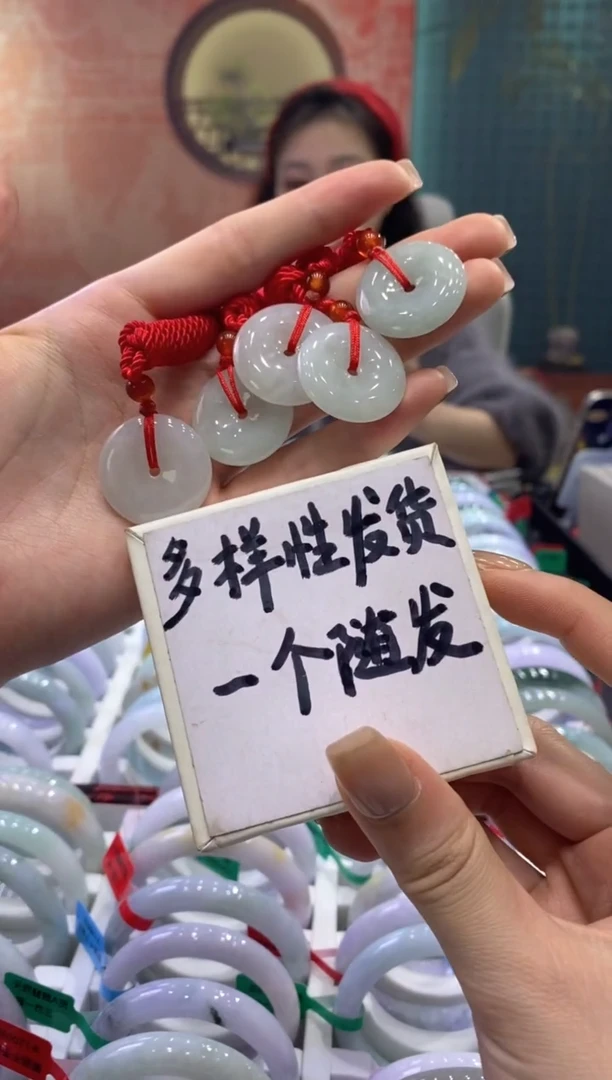 【闪购商品】翡翠吊坠(赠链)未镶嵌多样性发货仅发其一/多人10675