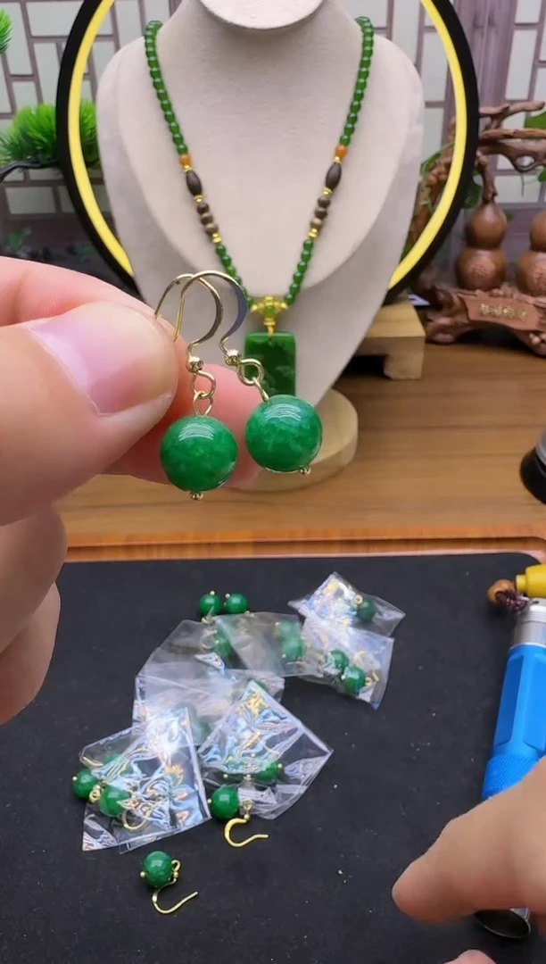 14K金镶嵌翡翠耳饰E02