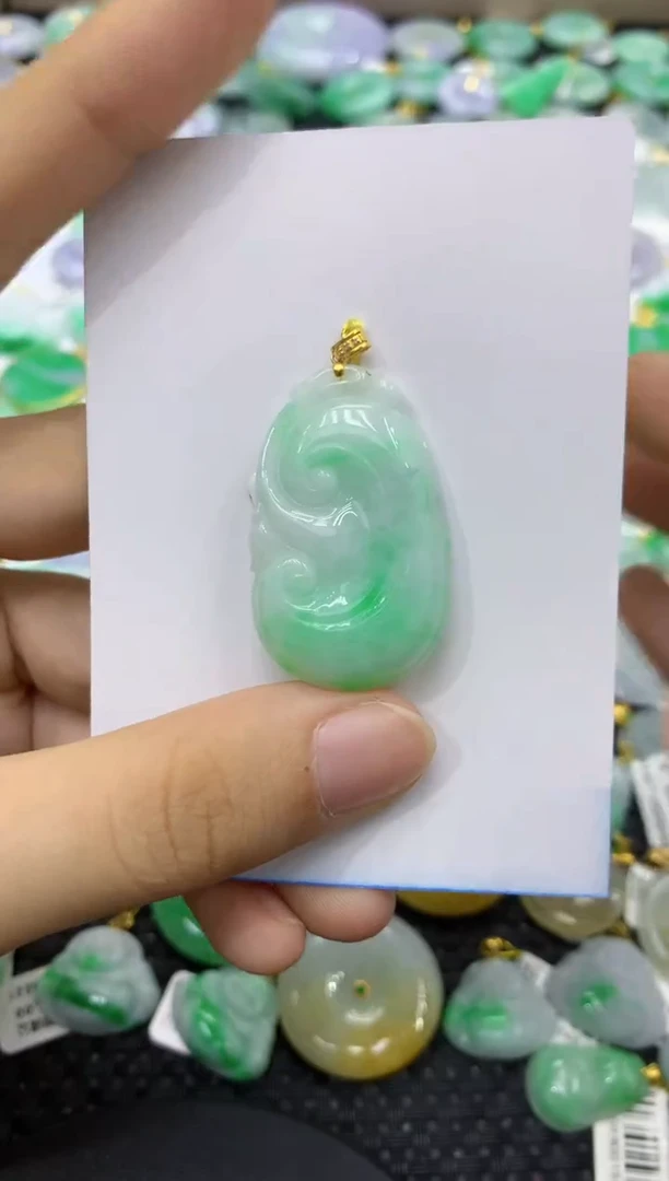 颈饰18K金镶嵌翡翠天然缅甸翡翠A货