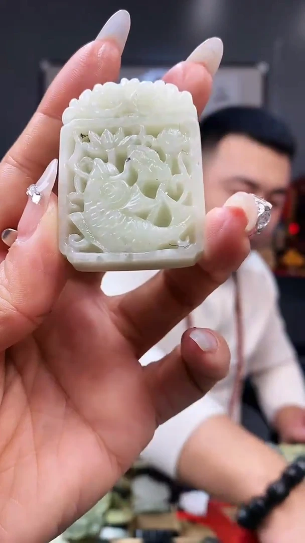 未镶嵌岫玉吊坠