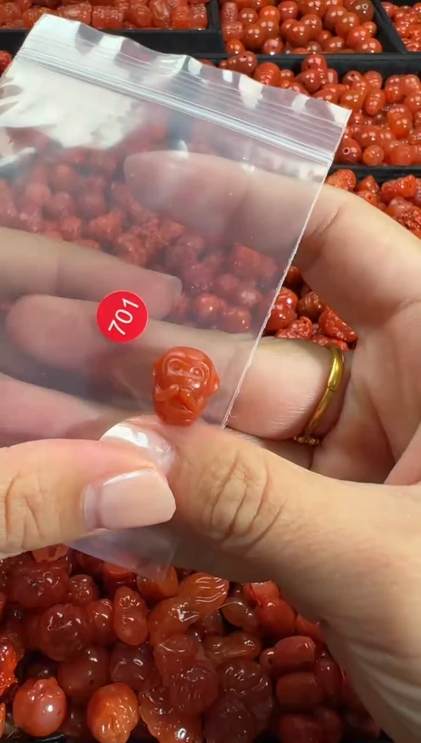 颈饰未镶嵌南红玛瑙1