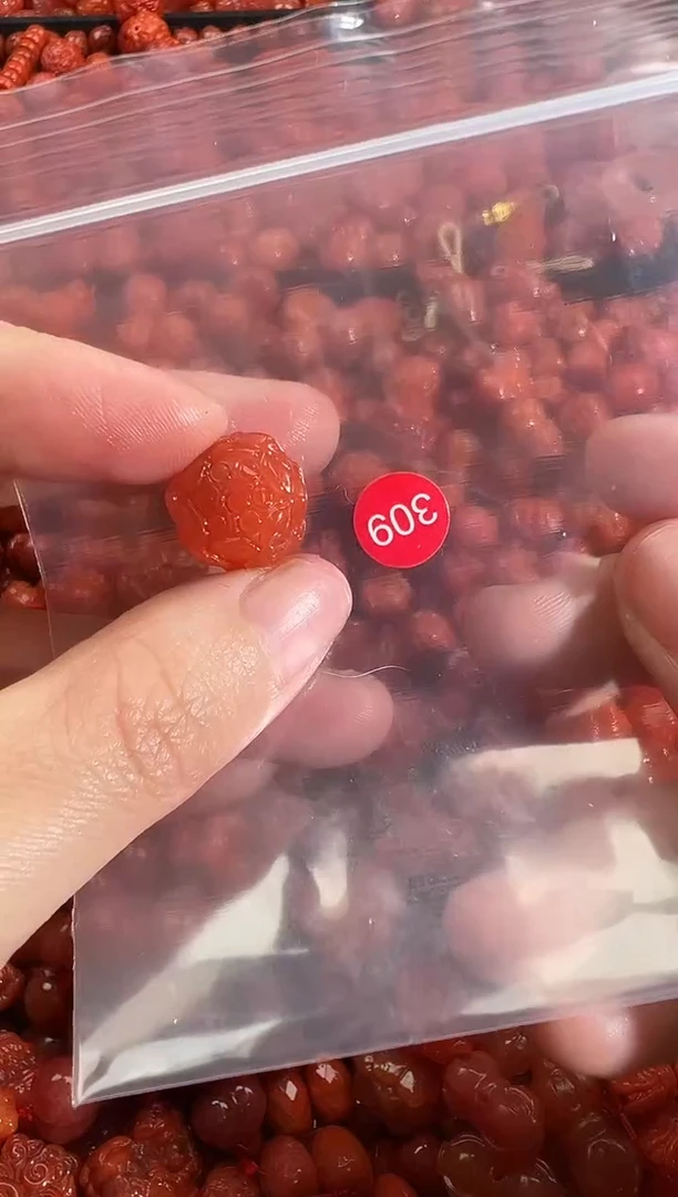 颈饰未镶嵌南红玛瑙1