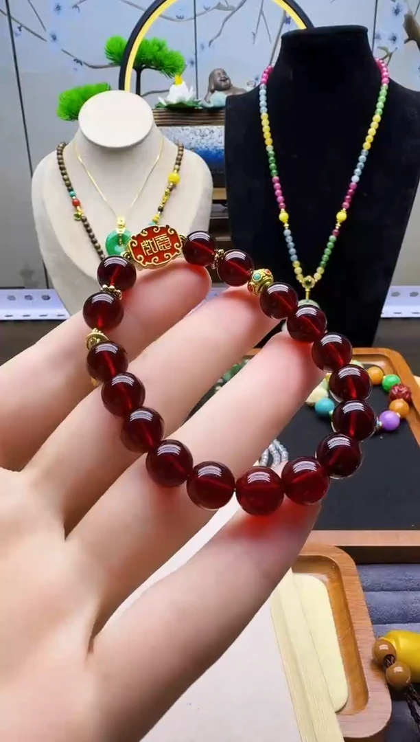 14K金镶嵌血珀手链S30