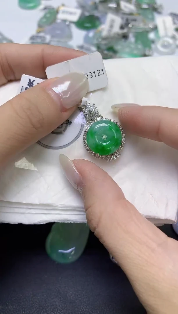 颈饰未镶嵌翡翠天然缅甸翡翠A货百元以上9元证书费自理