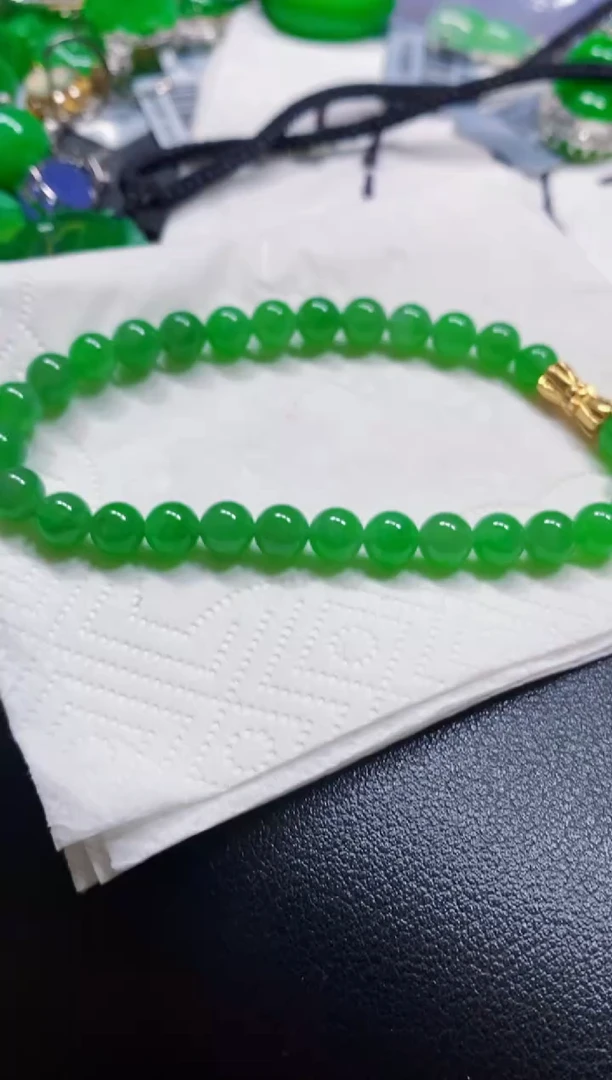 颈饰18K金镶嵌翡翠手串