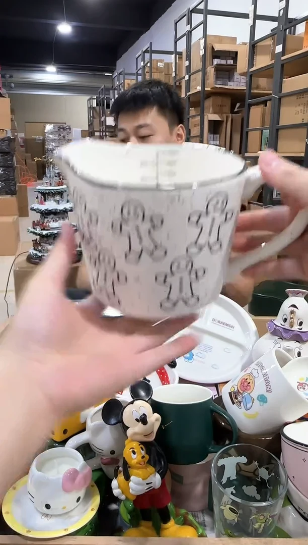 瓷片姜饼人奶壶