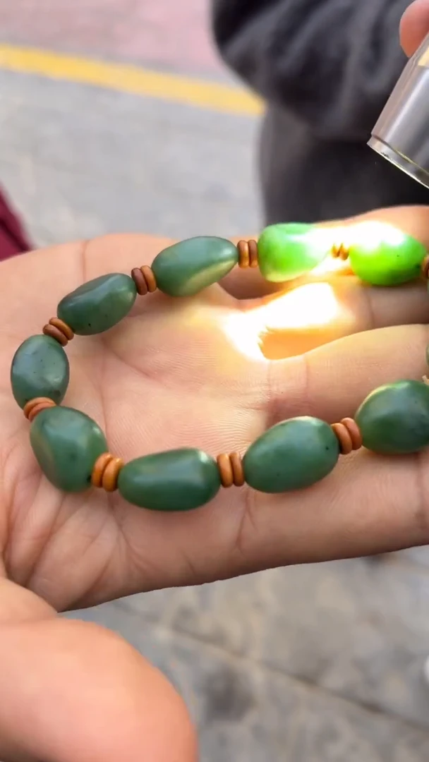 颈饰未镶嵌和田玉手串