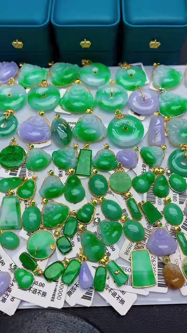 颈饰18K金镶嵌翡翠缅甸天然翡翠A货