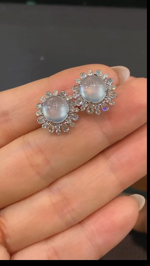 18K金镶嵌翡翠耳饰耳钉