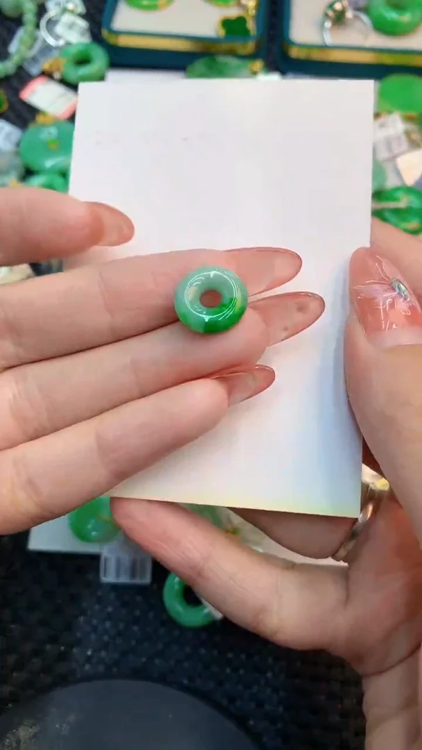 颈饰未镶嵌翡翠1