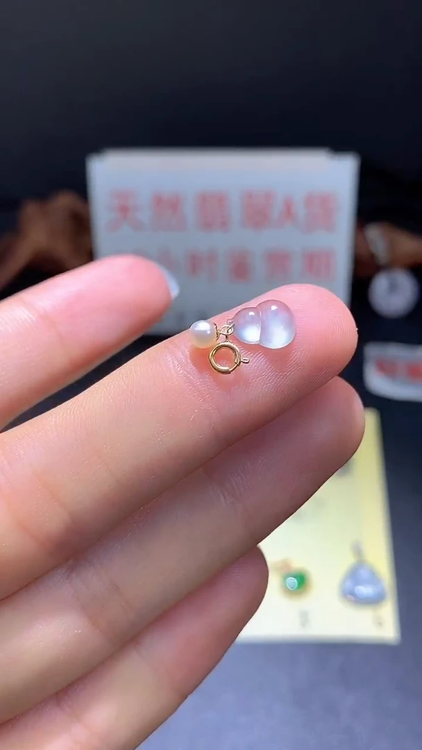 翡翠18K金镶嵌颈饰翡翠吊坠