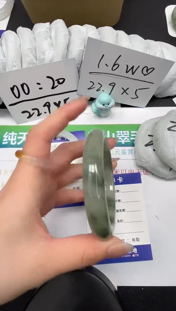 【闪购商品】石英质玉手镯未镶嵌229-59.5