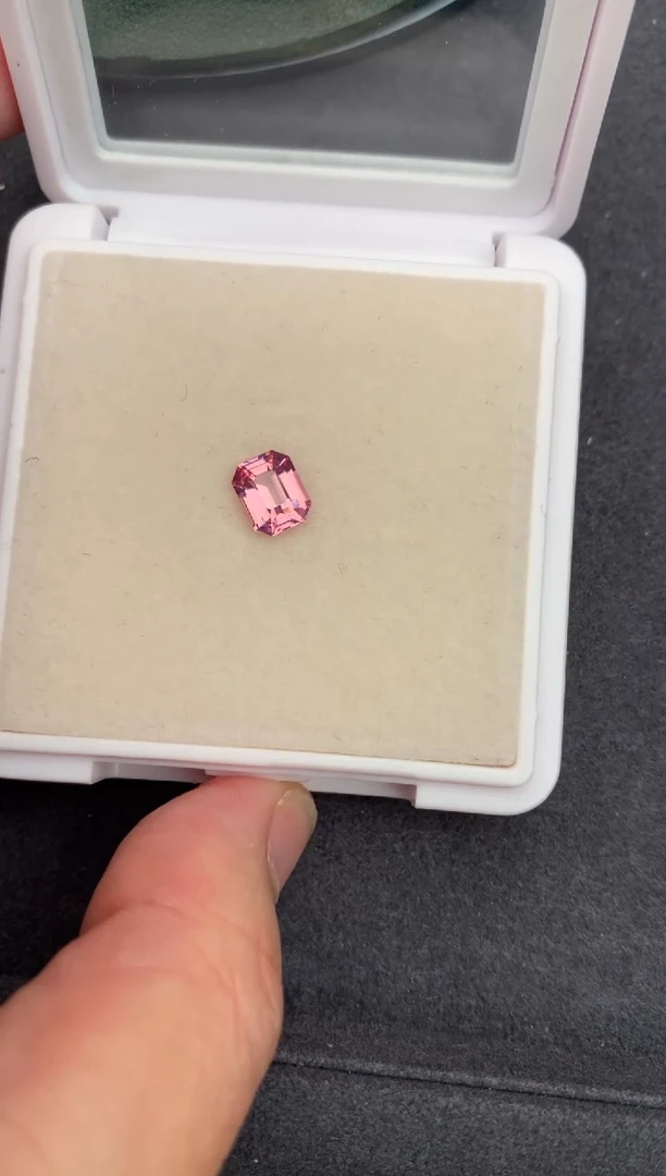 未镶嵌裸石尖晶石1.3ct 马亨盖 定制 BH