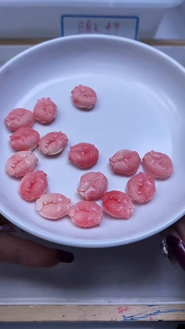 未镶嵌散珠拼合珍珠（马贝珠）E33 女皇贝 双鱼通孔 15*6mm6个8.8元