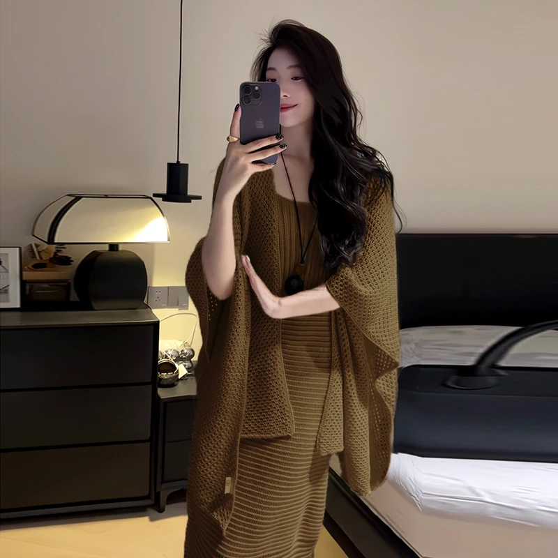 秋季款2025女装慵懒风时尚法式复古披肩上衣针织吊带设计感连衣裙