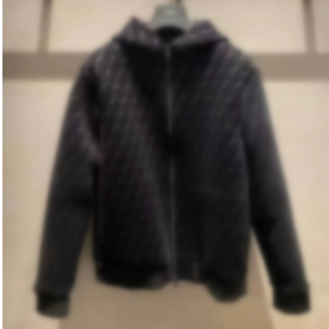 W慕溢-018黑色植绒连帽外套