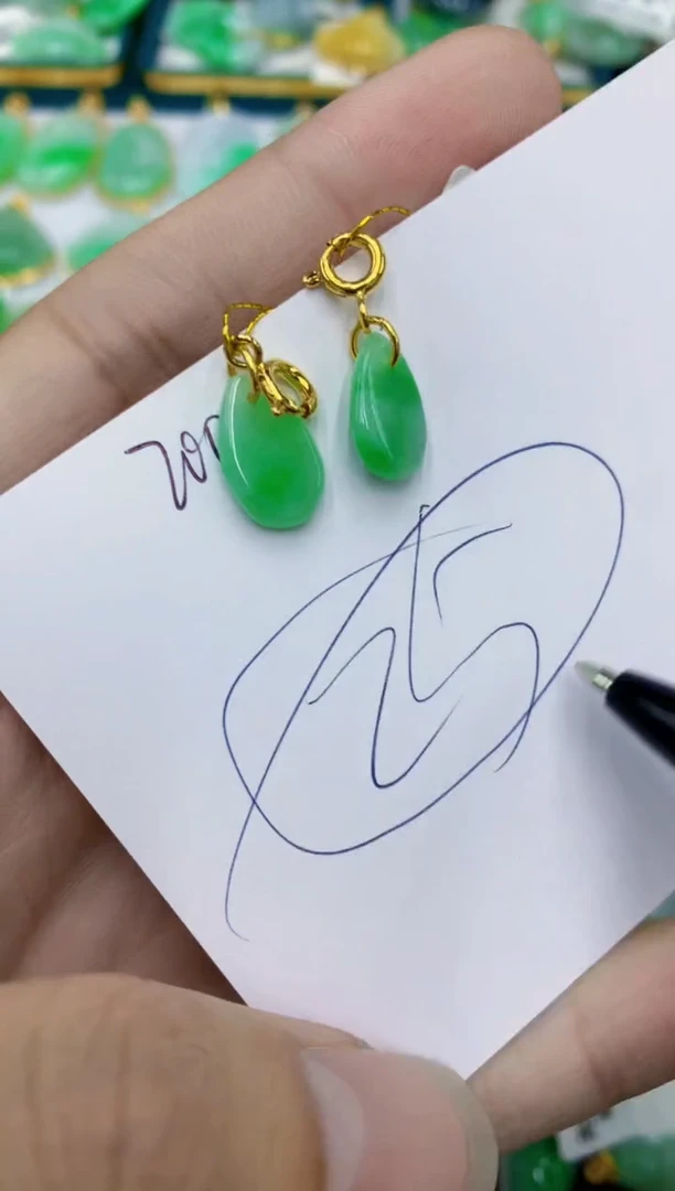 翡翠未镶嵌颈饰1111111111多样性发其一