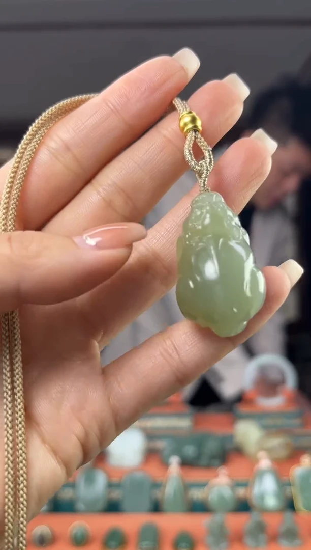 颈饰未镶嵌和田玉佩佩