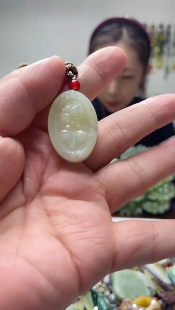 未镶嵌岫玉颈饰`