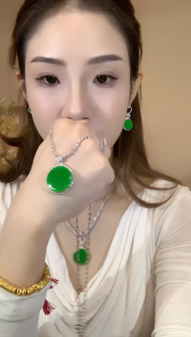 吊坠(不含链)18K金镶嵌翡翠0**律A18 不含链