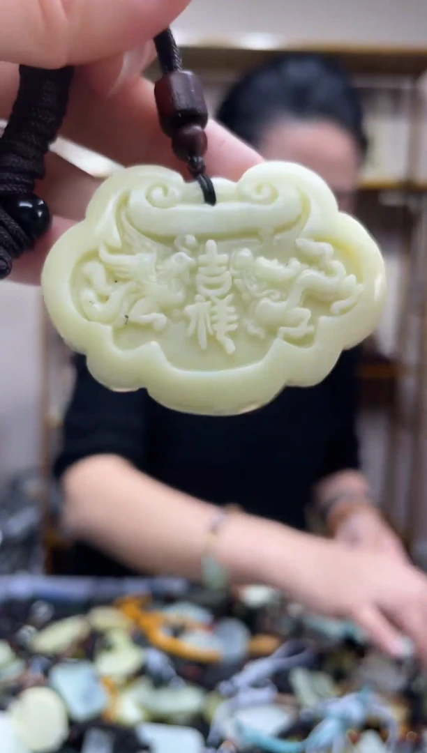 未镶嵌岫玉吊坠·