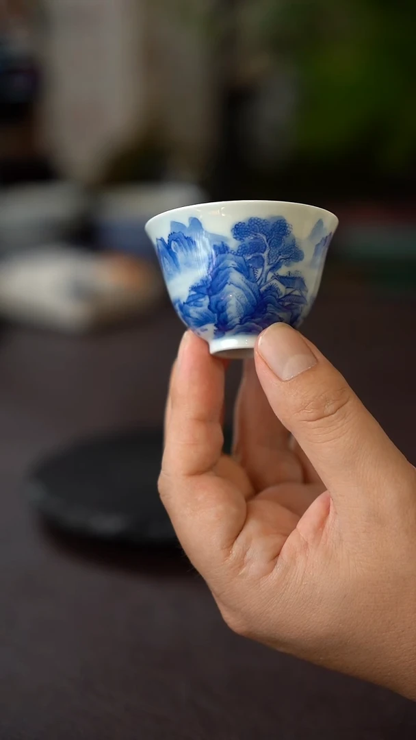 景德镇全手工手绘青花山水小主人杯