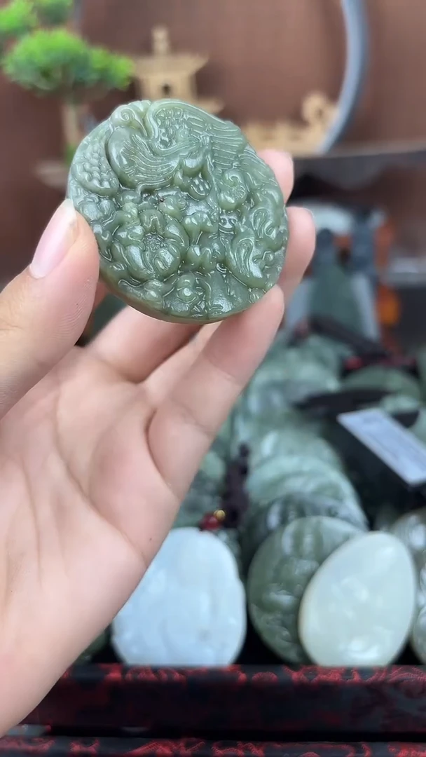 和田玉未镶嵌颈饰1