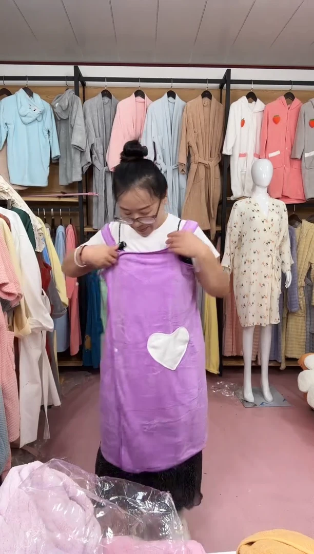 珊瑚绒桃心百变浴袍