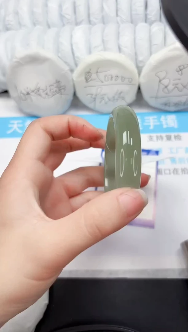 【闪购商品】石英质玉手镯未镶嵌108-59.5