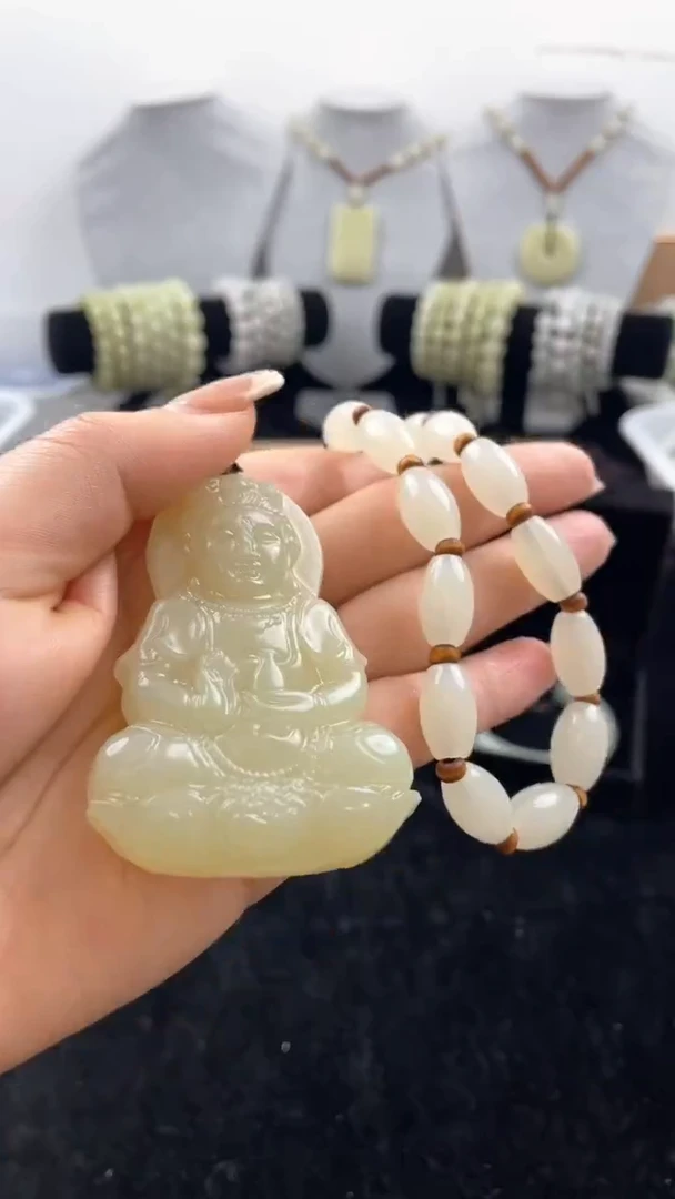 【闪购商品】和田玉吊坠(赠链)未镶嵌天然和田玉双面观音吊坠