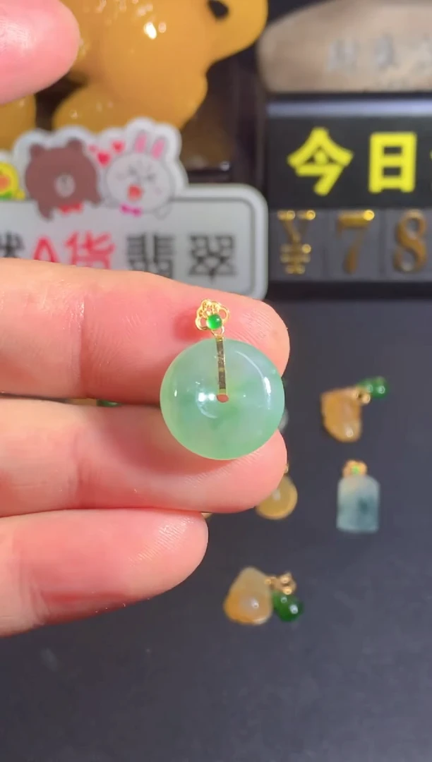 颈饰18K金镶嵌翡翠