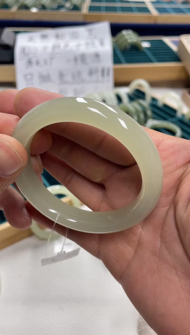 未镶嵌手镯和田玉福***?和田玉手镯