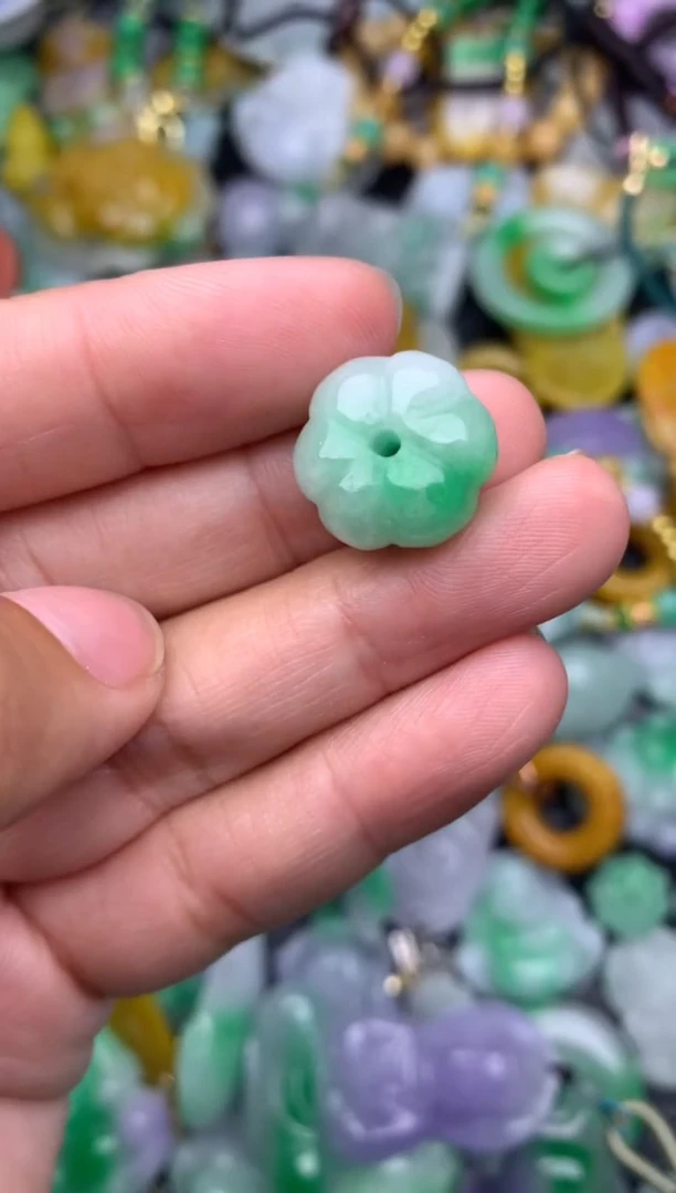 颈饰未镶嵌翡翠缅甸翡翠吊坠