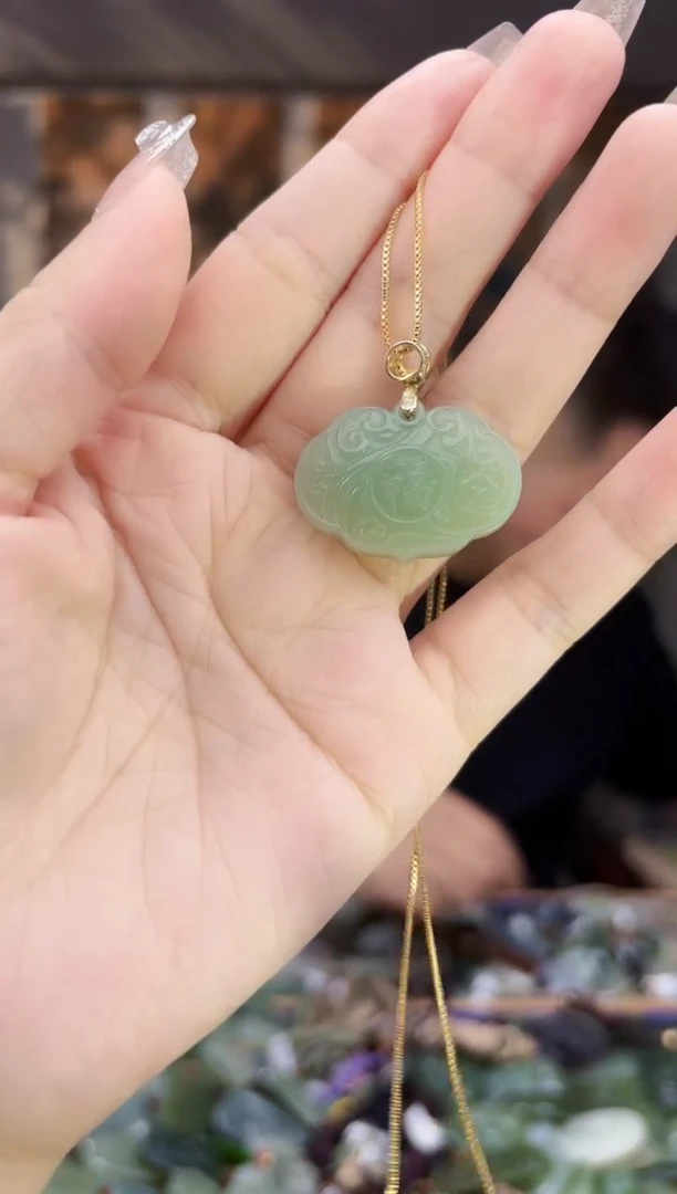 和田玉未镶嵌挂件拍一发一