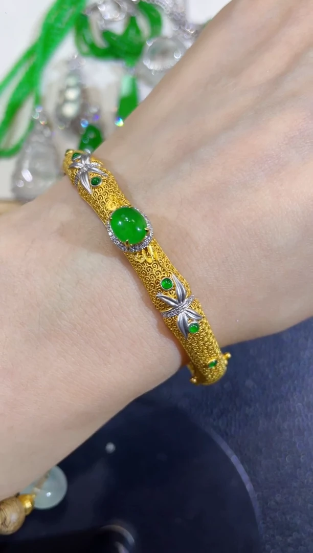 颈饰18K金镶嵌翡翠团购1