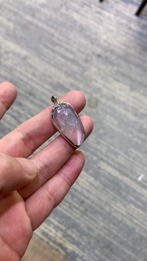 颈饰未镶嵌翡翠?****?（欢乐）