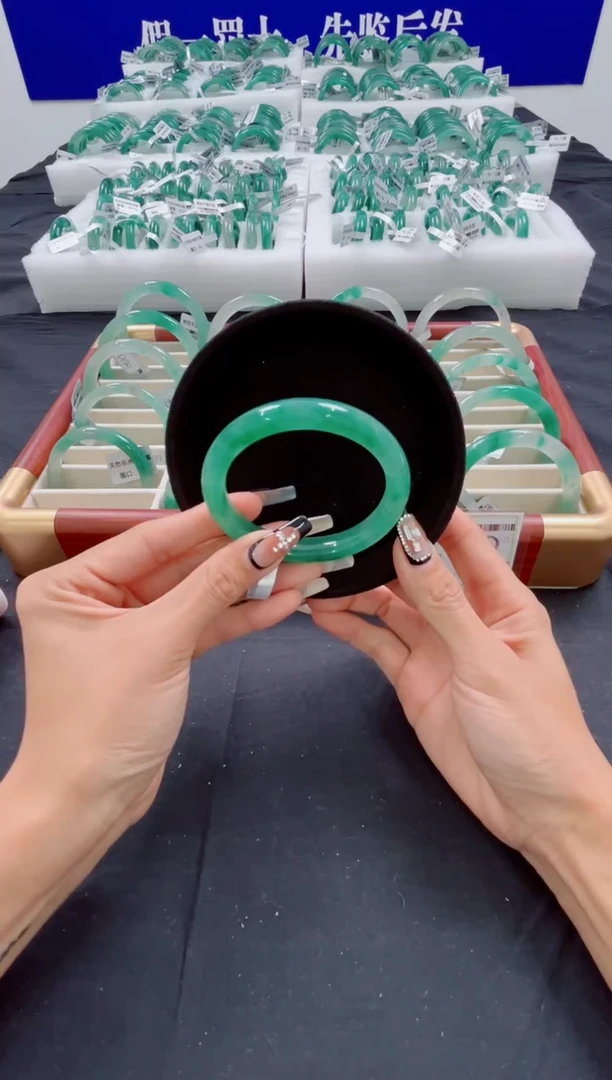 未镶嵌手镯石英质玉（非洲翠）圈口58