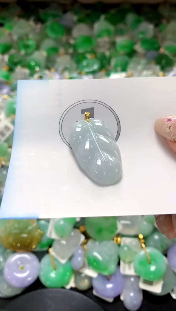 翡翠18K金镶嵌颈饰1111111111111111