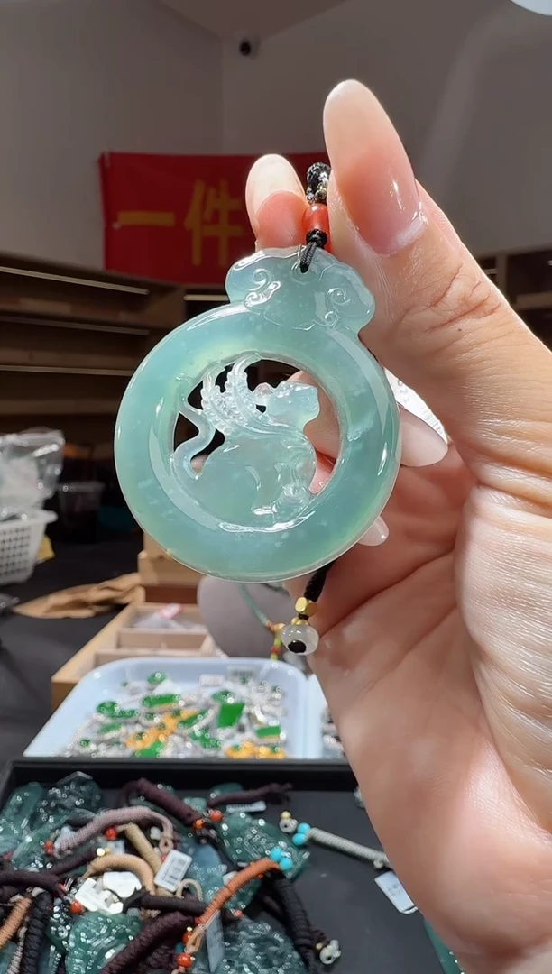 吊坠(不含链)未镶嵌翡翠鼠牌