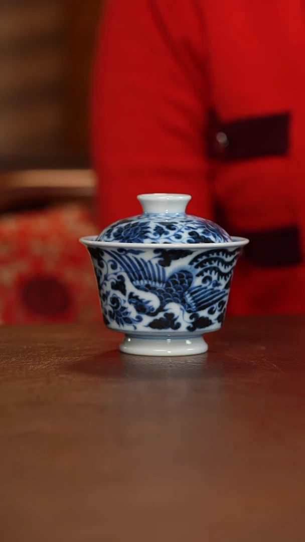 元青花麒麟追凤纹马蹄盖碗