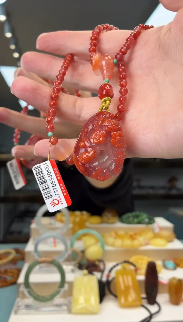 颈饰未镶嵌南红玛瑙吊坠