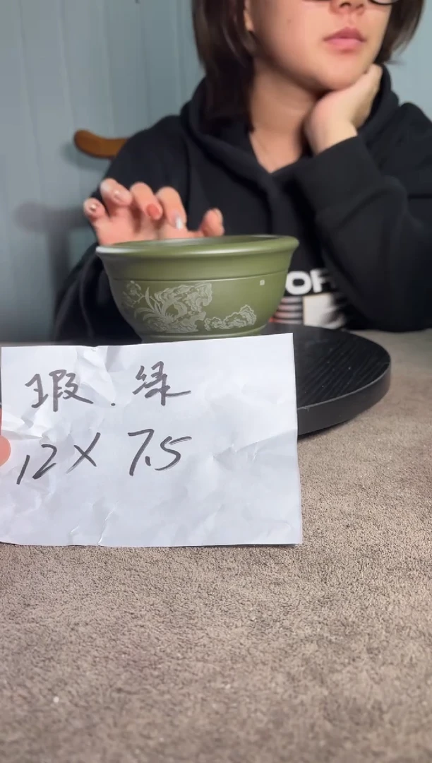 A宜兴紫砂小花盆